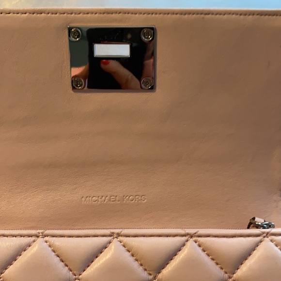 Michael Kors blush colored wallet - Picture 2 of 5